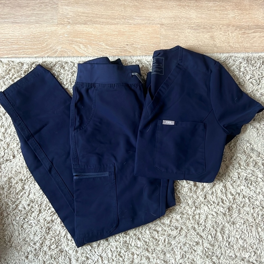FIGS Yola scrub pants + Catarina top